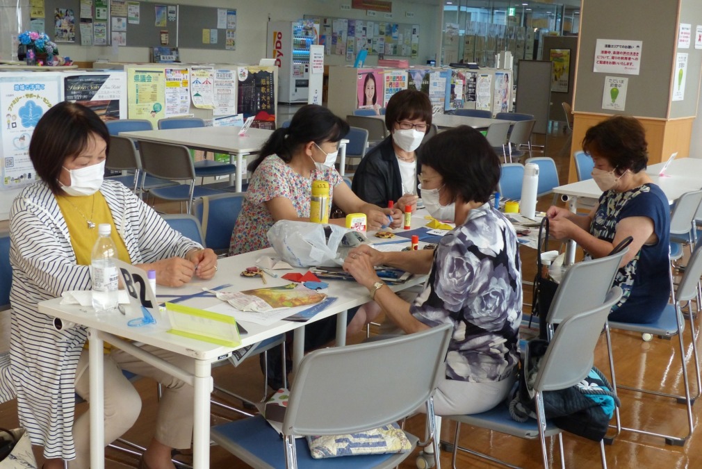 女子会を再開しました（ブローチづくり）