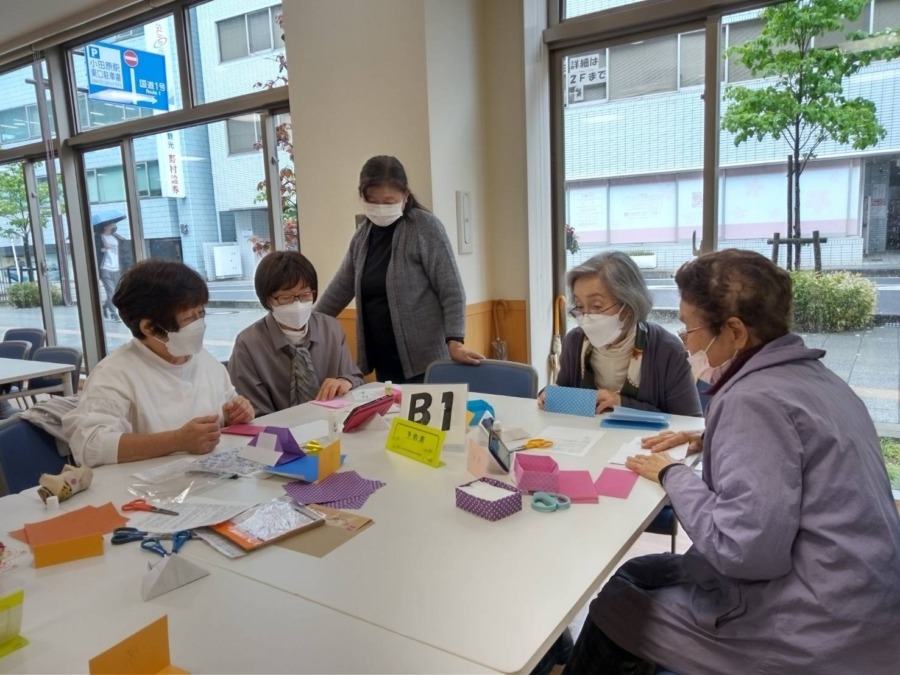 同好会として「折り紙教室」を開催しました。
